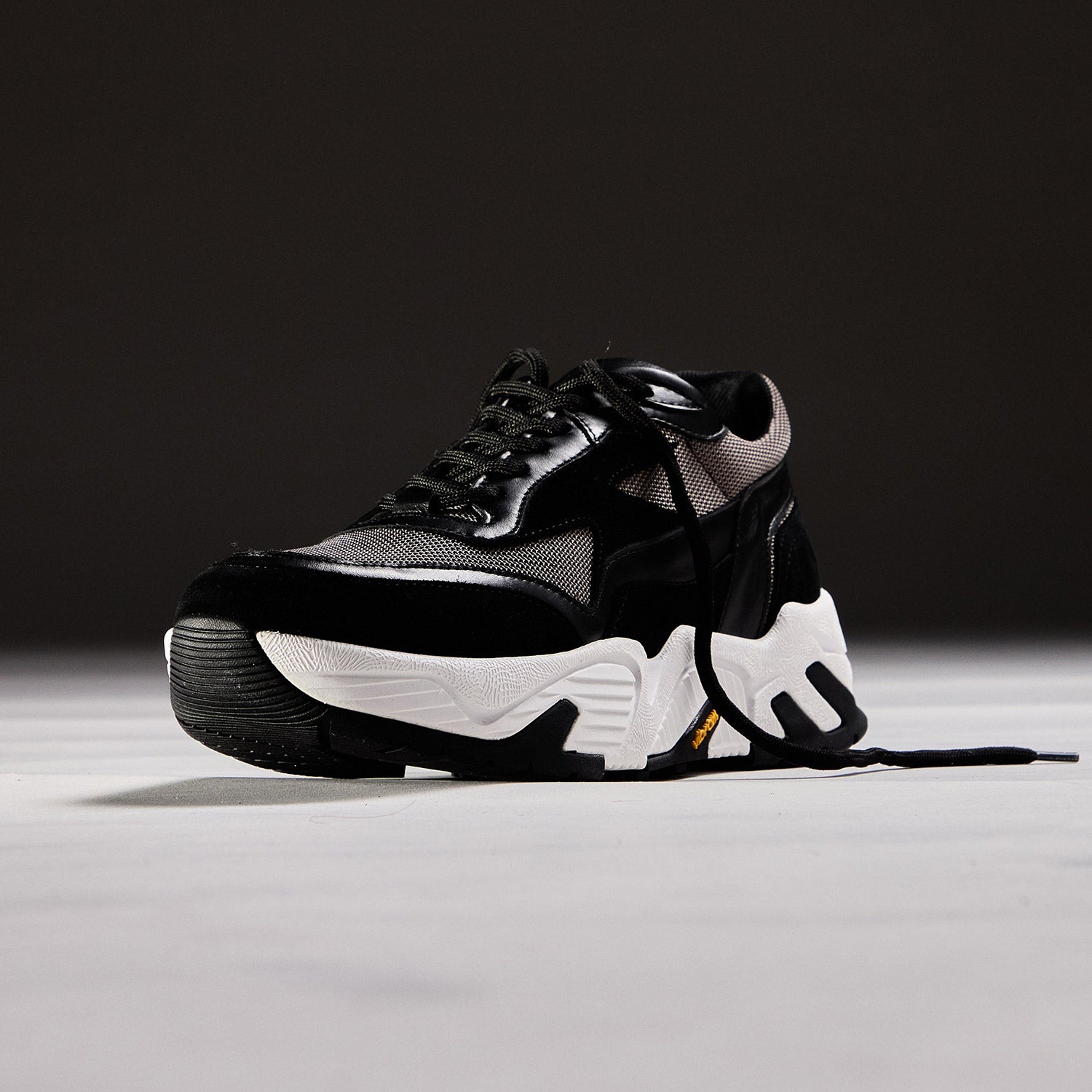 Hollen Super - Black White Steel