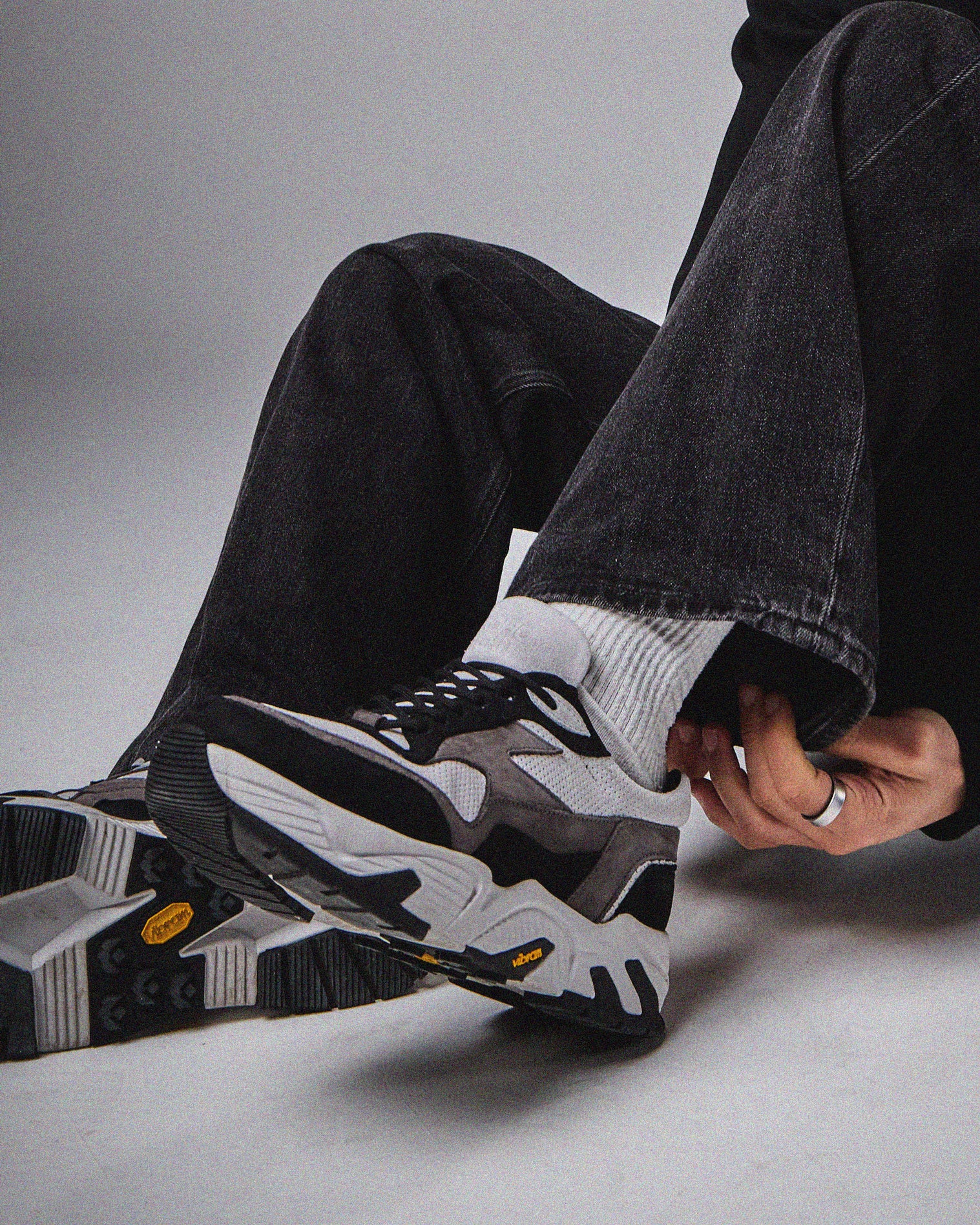 Hollen Stealth - Black Gray White